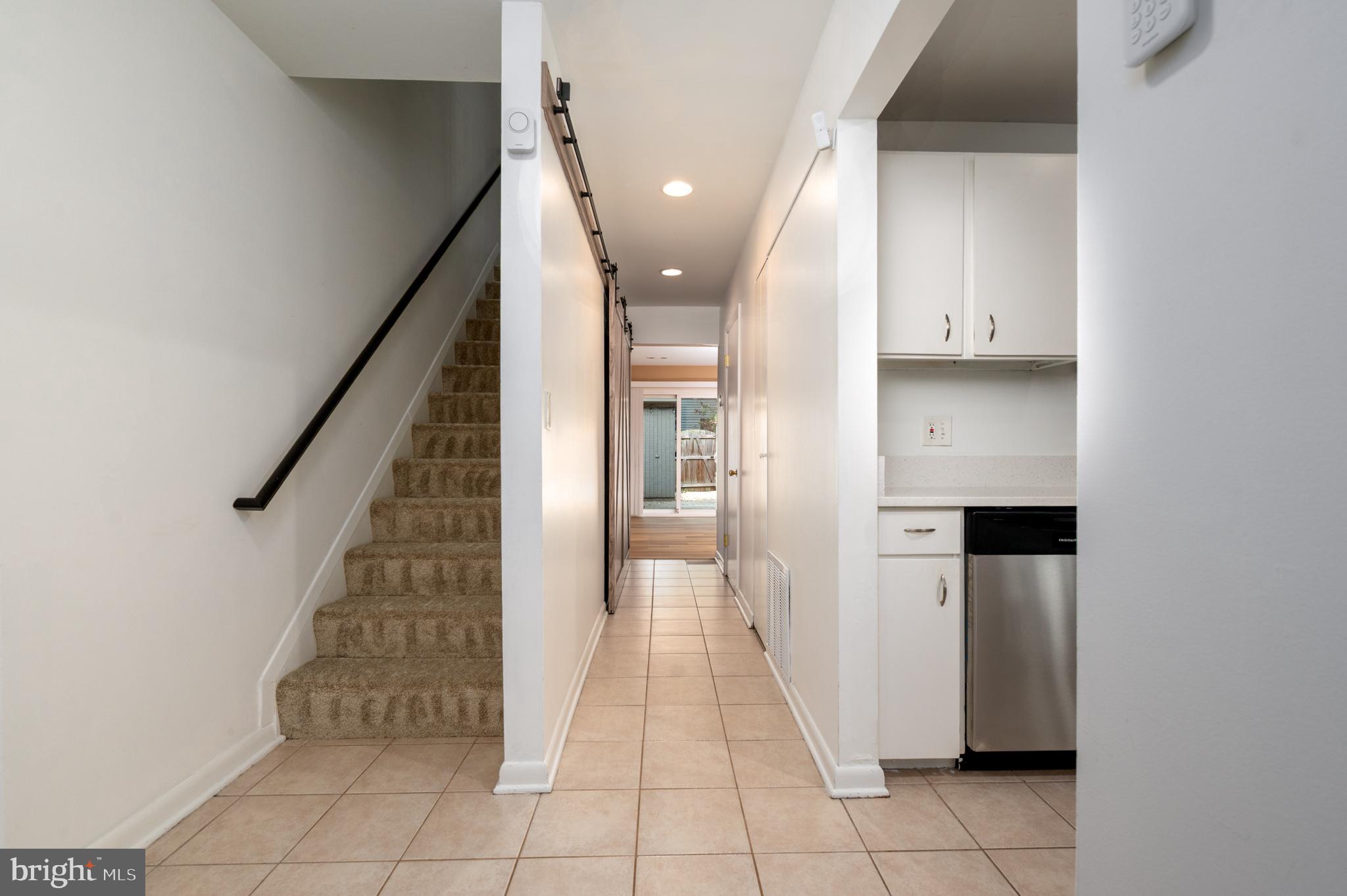 1008 Cedar Ridge Court Annapolis, MD 21403 - Photo 5 of 32 Main level entry