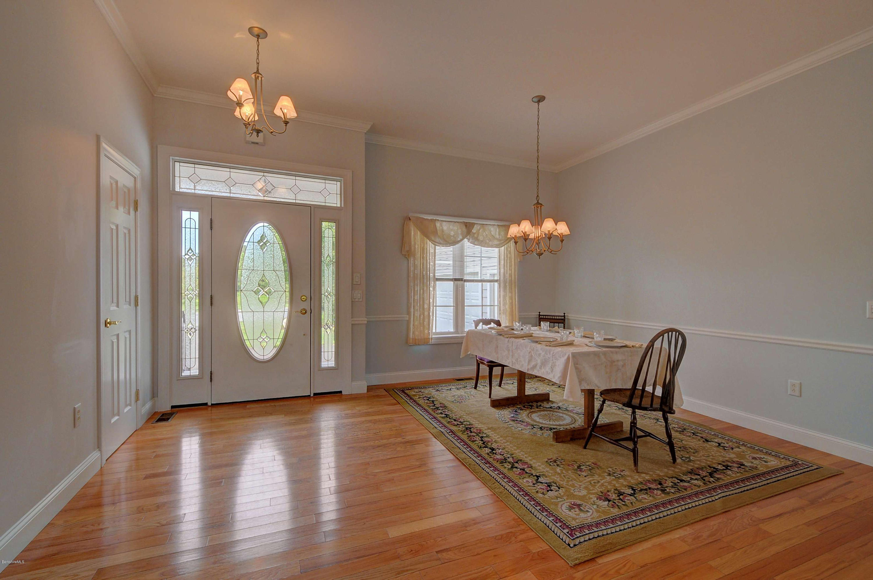 124 Red Barn Road, Unit 124 Dalton, MA 01226 - Photo 3 of 36 Dining Area