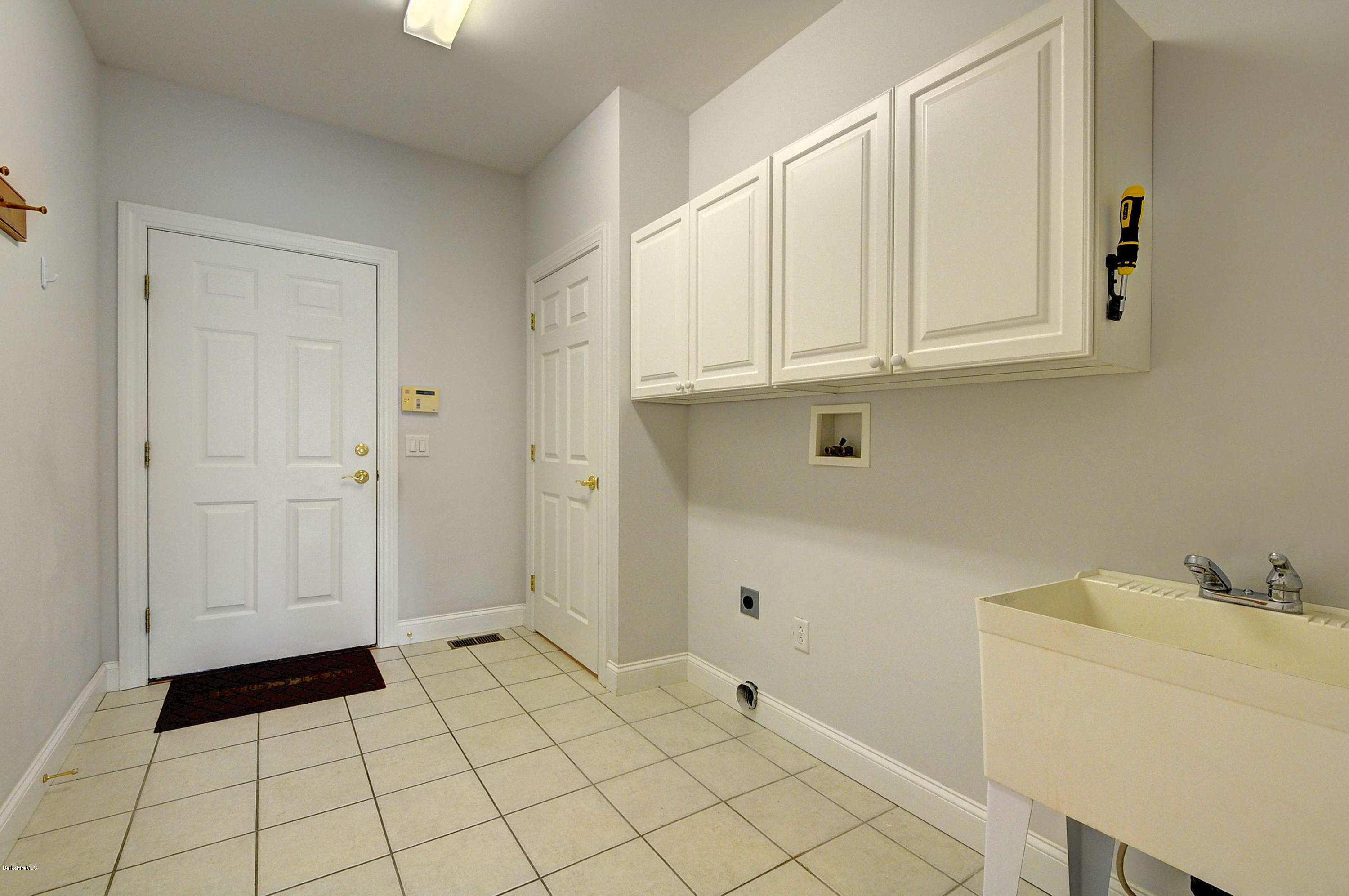 124 Red Barn Road, Unit 124 Dalton, MA 01226 - Photo 21 of 36 Laundry Room