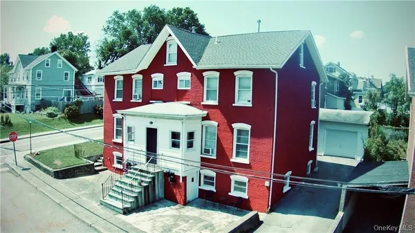 $2,100 | 28-30 Davis Street, Unit 2, Beacon, NY 12508