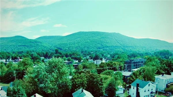 $2,100 | 28-30 Davis Street, Unit 2, Beacon, NY 12508