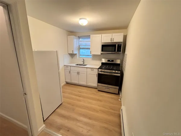 $2,100 | 28-30 Davis Street, Unit 2, Beacon, NY 12508