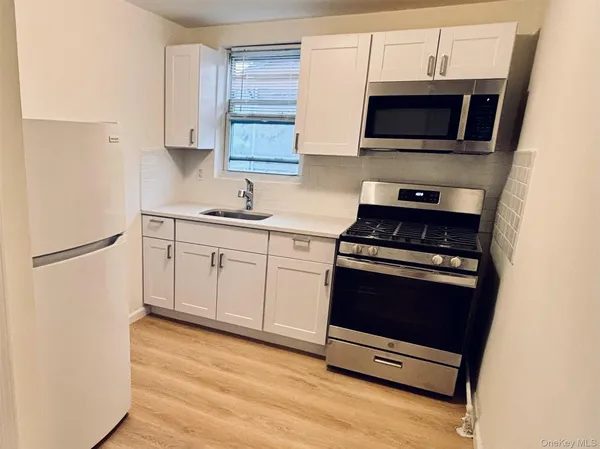 $2,100 | 28-30 Davis Street, Unit 2, Beacon, NY 12508