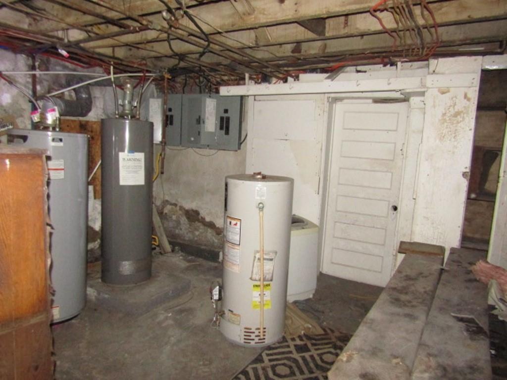 215 Anthony Street Pittsburgh, PA 15210 - Photo 37 of 39 a utility room with closet