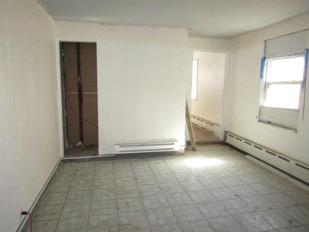 215 Anthony Street Pittsburgh, PA 15210 - Photo 8 of 39 an empty room with window