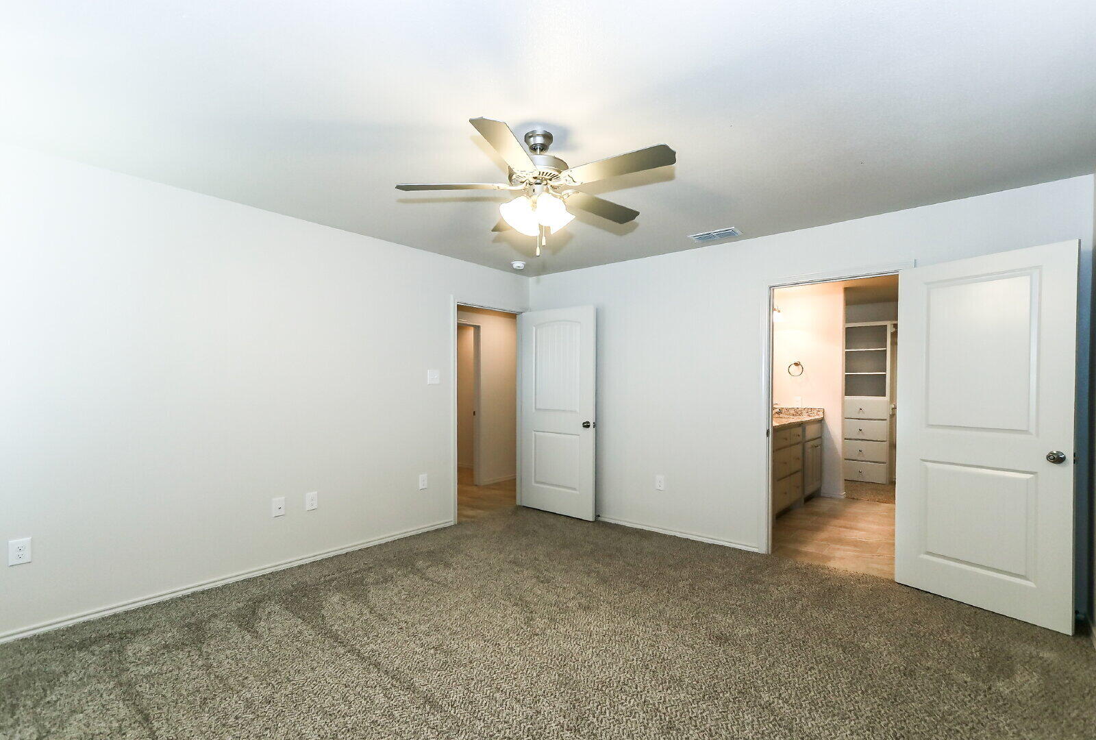 6905 67th Street, Unit B Lubbock, TX 79424 - Photo 22 of 37 a view of an empty room