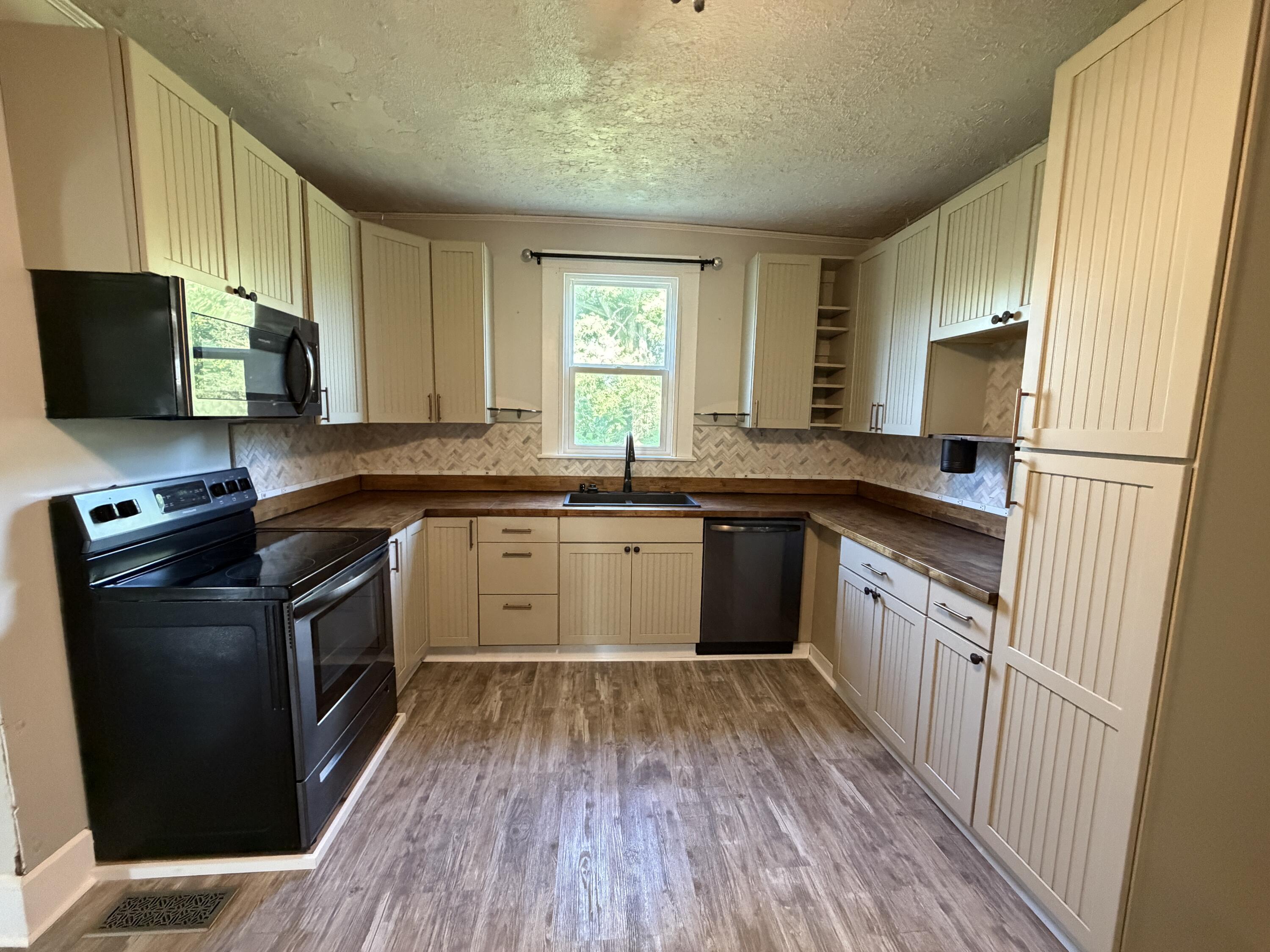 12695 Kirkwood Road Sidney, OH 45365 - Photo 31 of 89 Kitchen