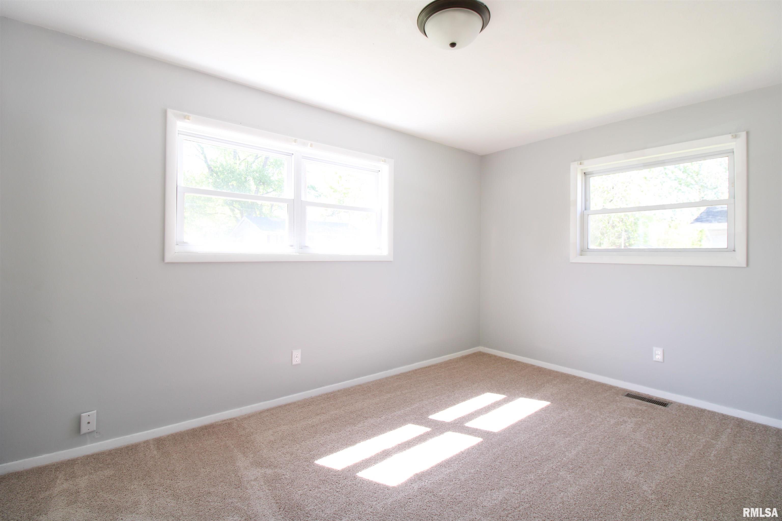 912 South 24th Street Springfield, IL 62703 - Photo 5 of 12