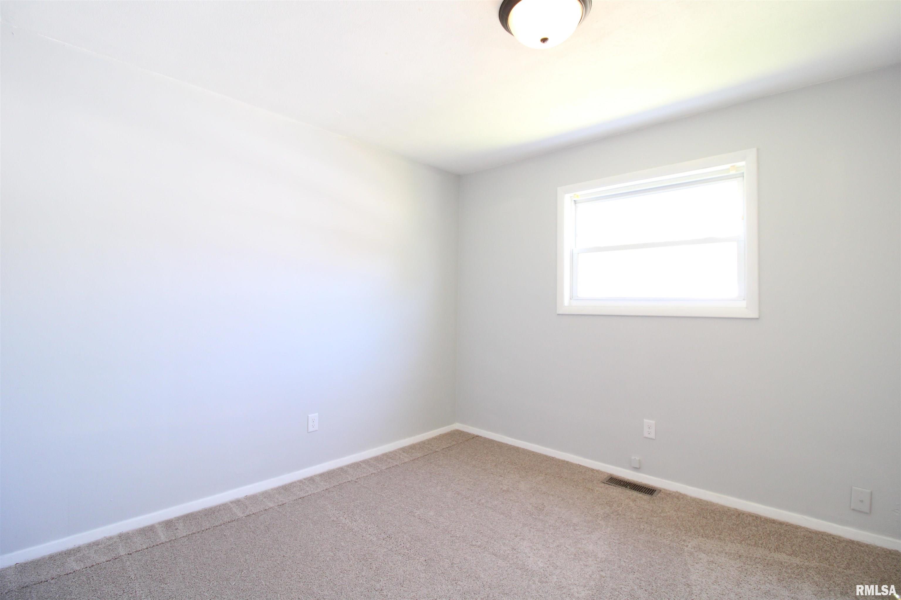 912 South 24th Street Springfield, IL 62703 - Photo 7 of 12