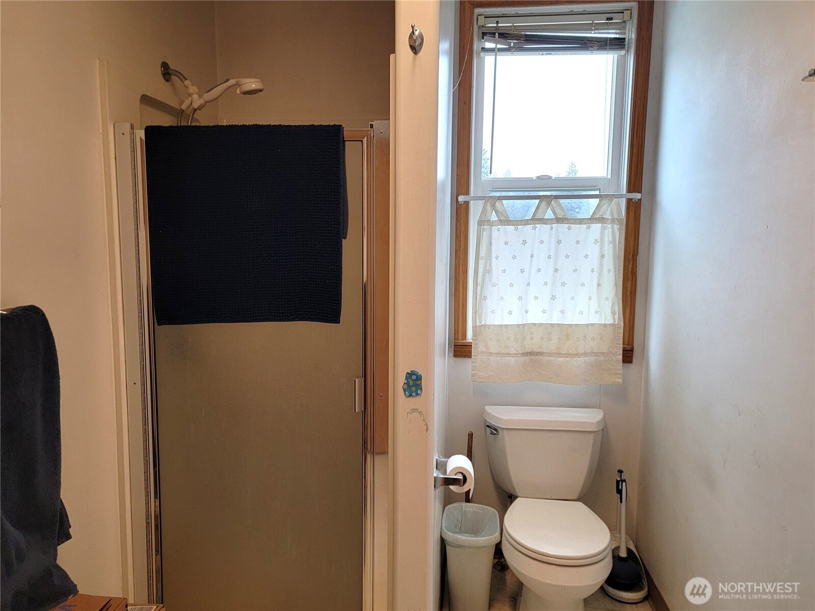 166 North Jefferson Street Republic, WA 99166 - Photo 14 of 20 a bathroom with a toilet