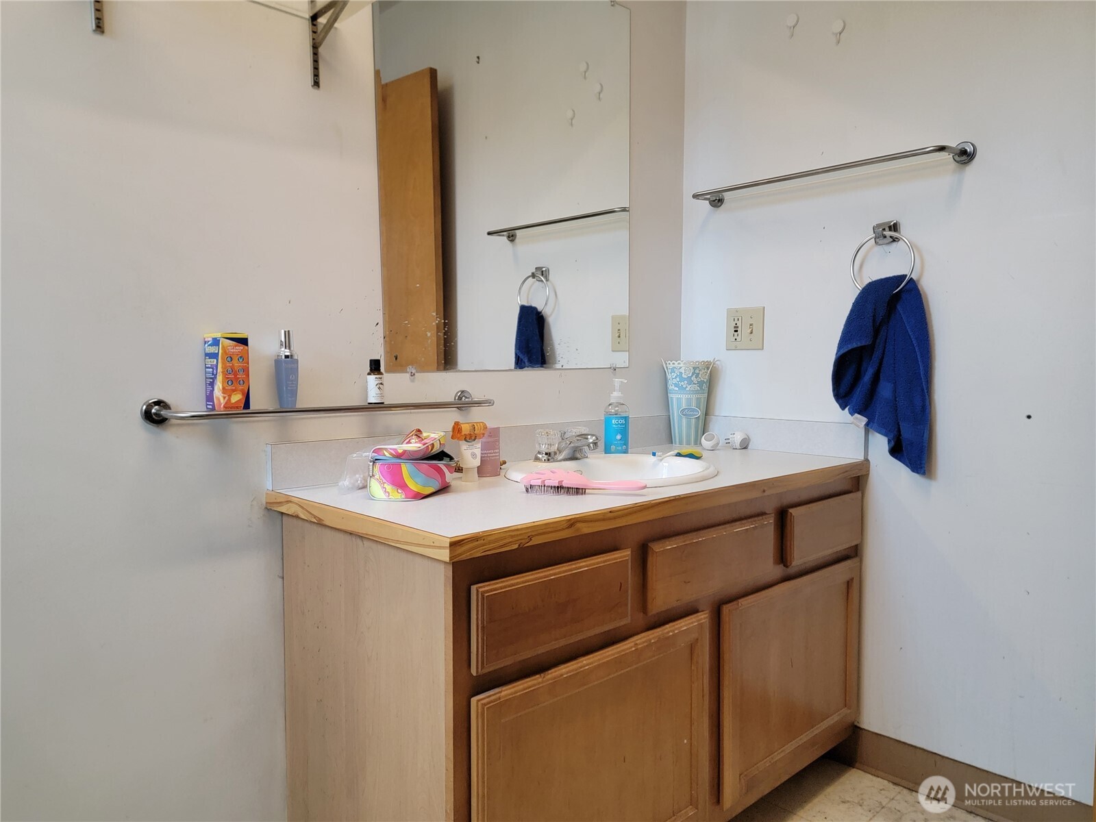 166 North Jefferson Street Republic, WA 99166 - Photo 15 of 20 a utility room with dryer and washer
