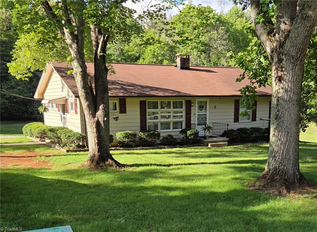 999 Ben Lee Road Thomasville, NC 27360 - Photo 2 of 24
