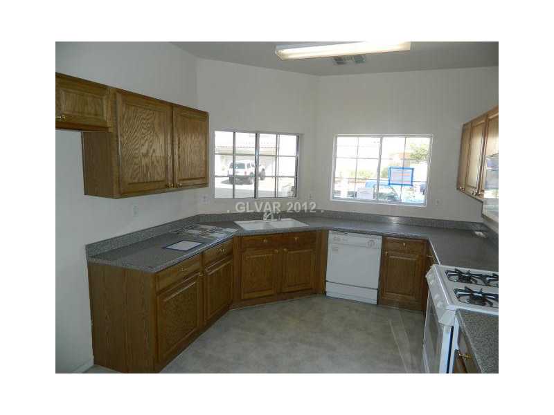 5959 Crumbling Ridge Street Henderson, NV 89011 - Photo 6 of 35 Kitchen. LIGHT FILLED KITCHEN