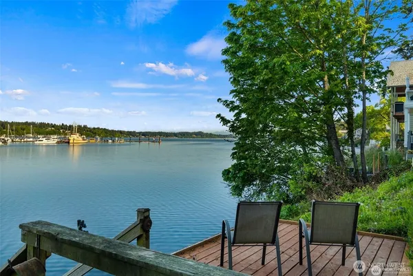 $999,000 | 1333 East Bay Drive Northeast, Olympia, WA 98506