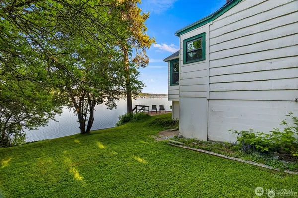 $999,000 | 1333 East Bay Drive Northeast, Olympia, WA 98506