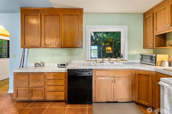 $999,000 | 1333 East Bay Drive Northeast, Olympia, WA 98506