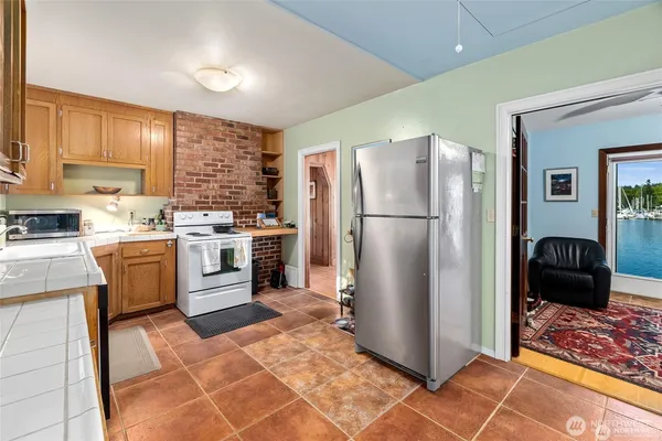 $999,000 | 1333 East Bay Drive Northeast, Olympia, WA 98506
