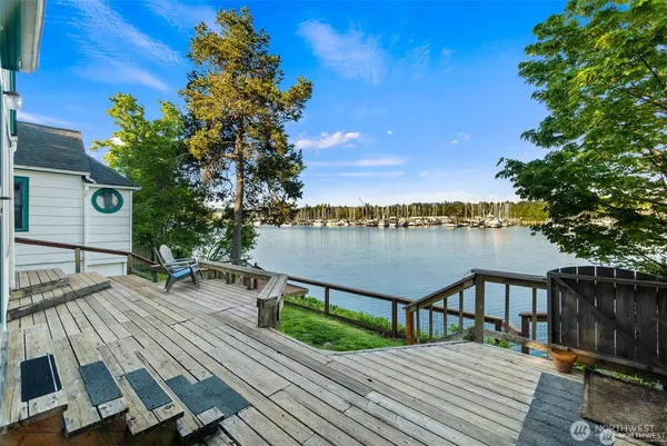$999,000 | 1333 East Bay Drive Northeast, Olympia, WA 98506
