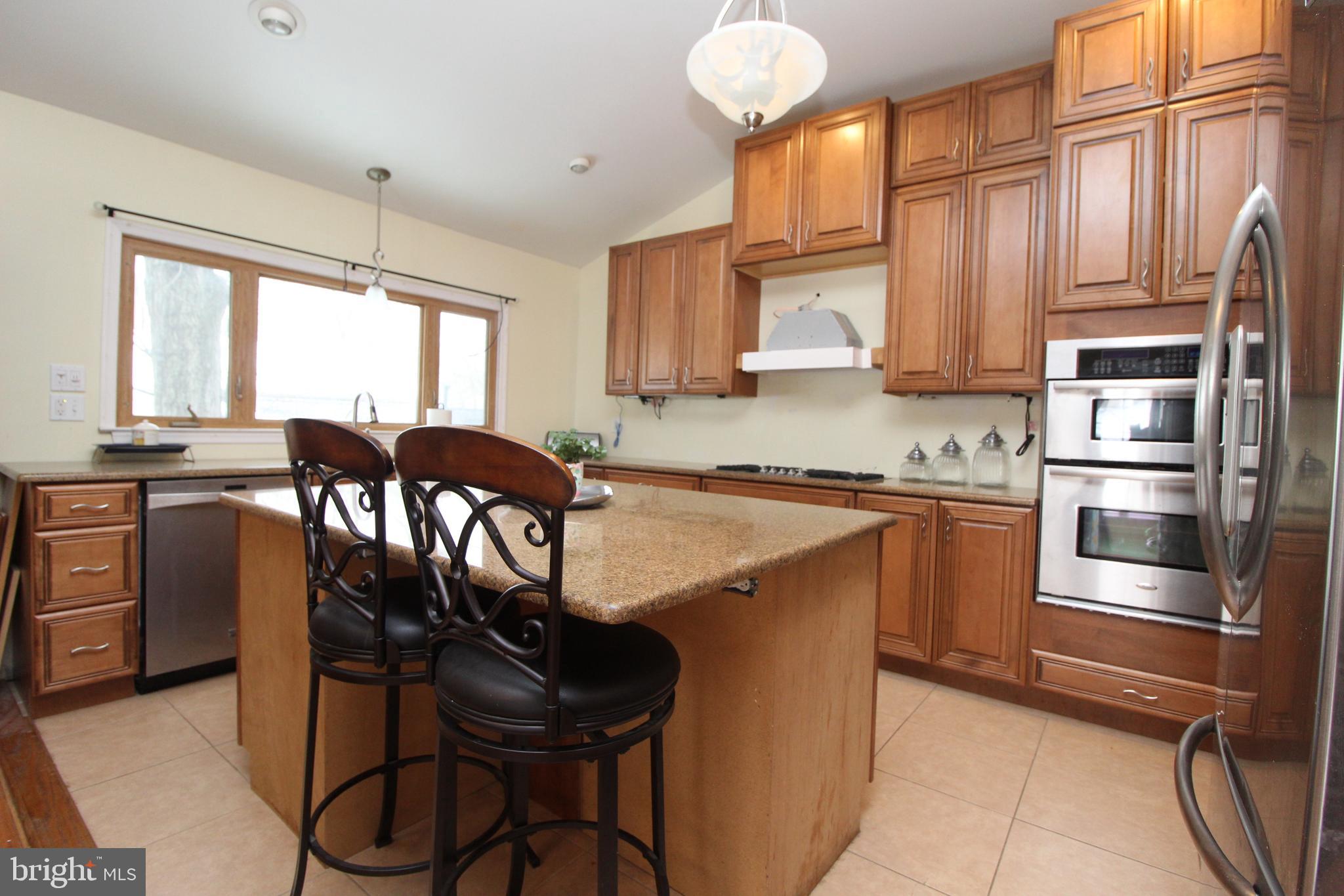 613 Linnet Road Norristown, PA 19403 - Photo 2 of 20 Gallery Image 2