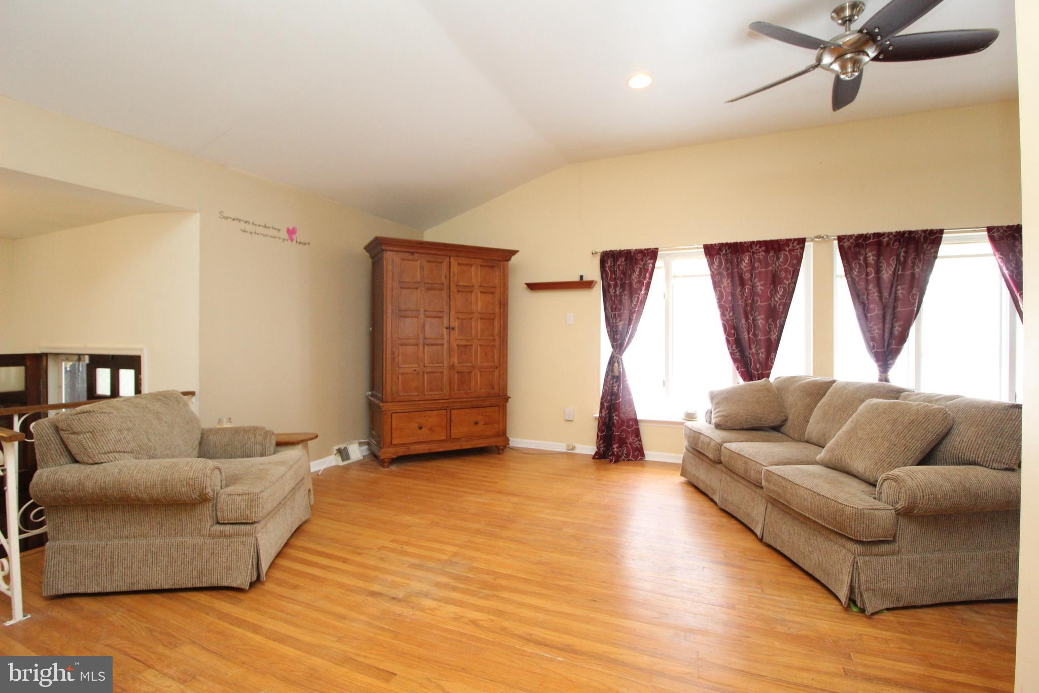 613 Linnet Road Norristown, PA 19403 - Photo 6 of 20 Gallery Image 6