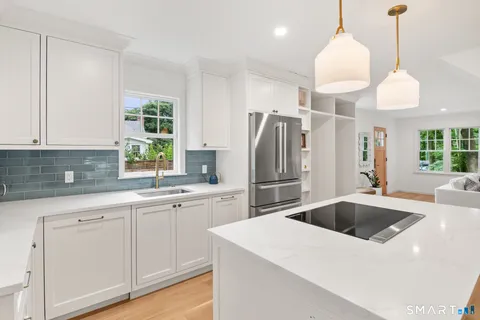 $1,475,000 | 7 Raymond Heights, Darien, CT 06820