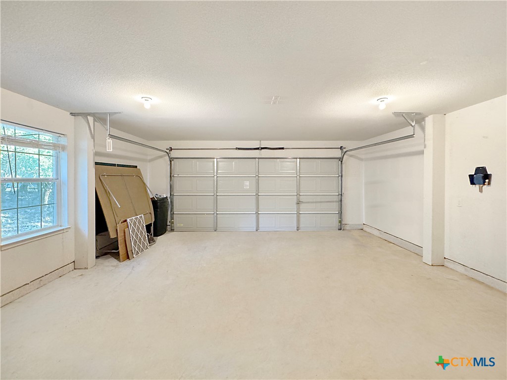 4575 Tanglewood Trail Spring Branch, TX 78070 - Photo 31 of 48 an empty room with a cabinet and mirrors