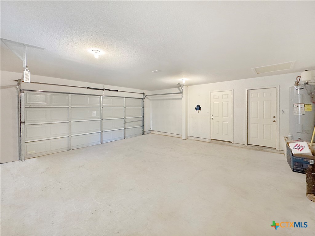 4575 Tanglewood Trail Spring Branch, TX 78070 - Photo 32 of 48 GARAGE