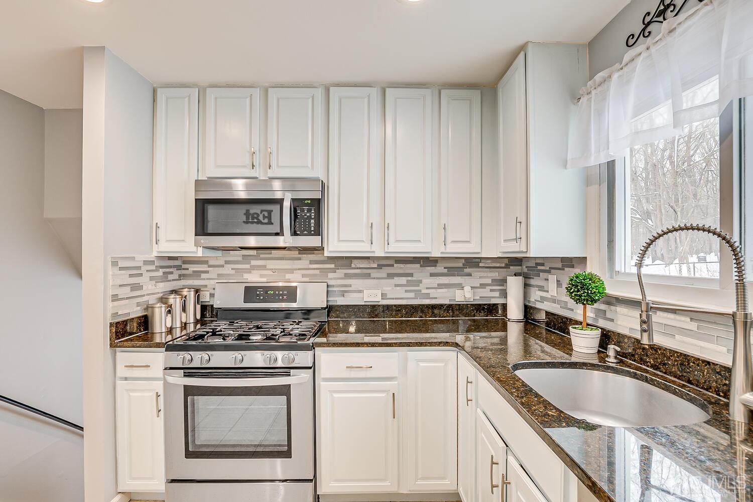 21 Albemarle Road East Brunswick, NJ 08816 - Photo 24 of 44 Gallery Image 24