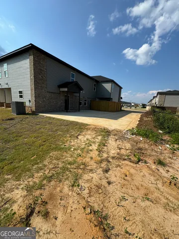 a big room with closet