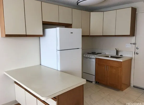 $1,700 | 1560 Kanunu Street, Unit 403, Honolulu, HI 96814