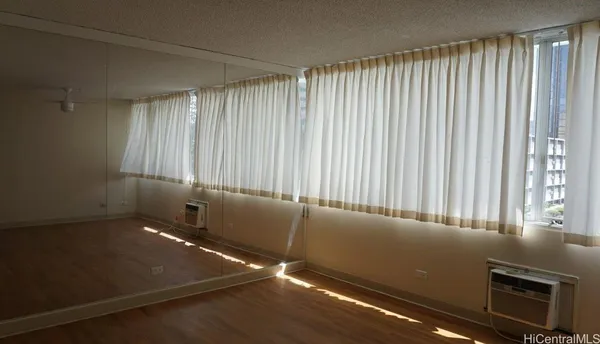 $1,700 | 1560 Kanunu Street, Unit 403, Honolulu, HI 96814