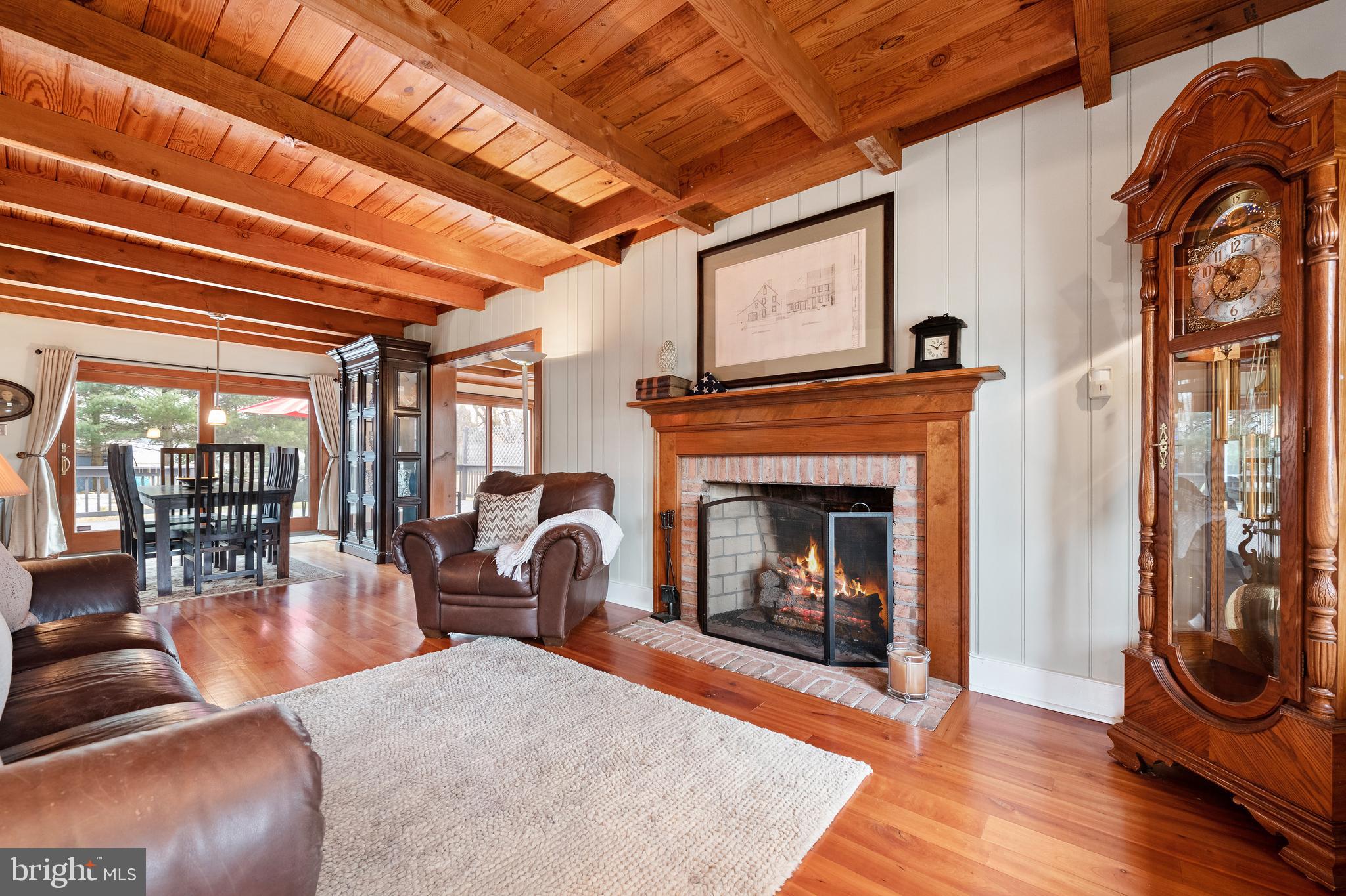 Living Room - Gas Fireplace