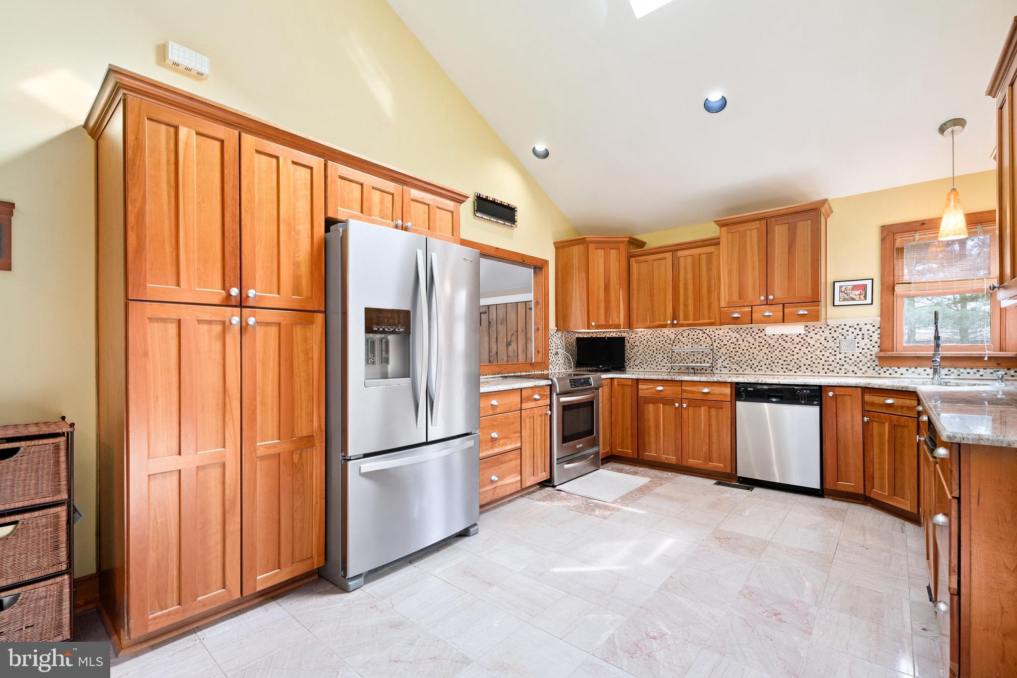 515 Country Club Road Coatesville, PA 19320 - Photo 9 of 29 Kitchen with Pantry