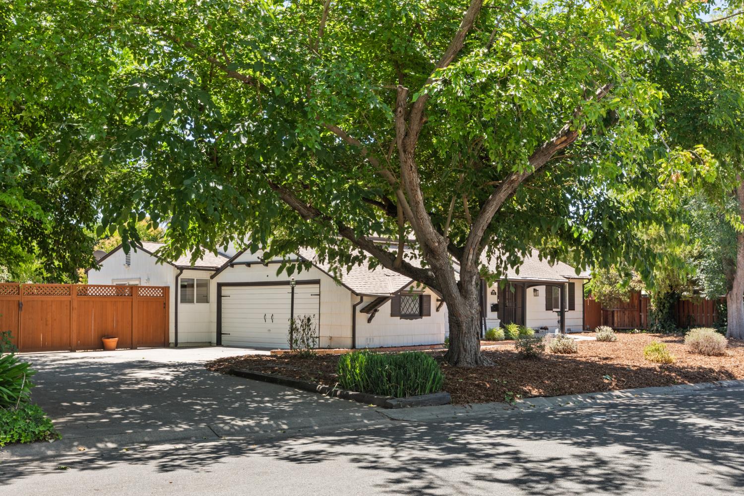 3004 Leta Lane Sacramento, CA 95821 - Photo 2 of 48
