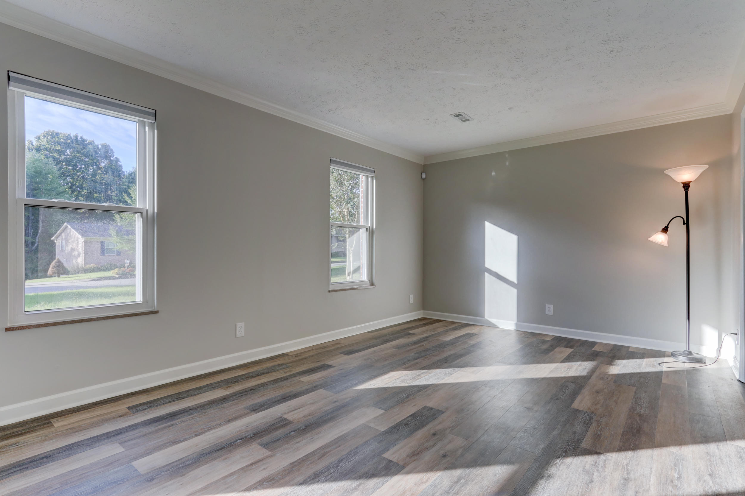 127 Hendrix Drive Oak Ridge, TN 37830 - Photo 3 of 25 Positive Perceptions-4
