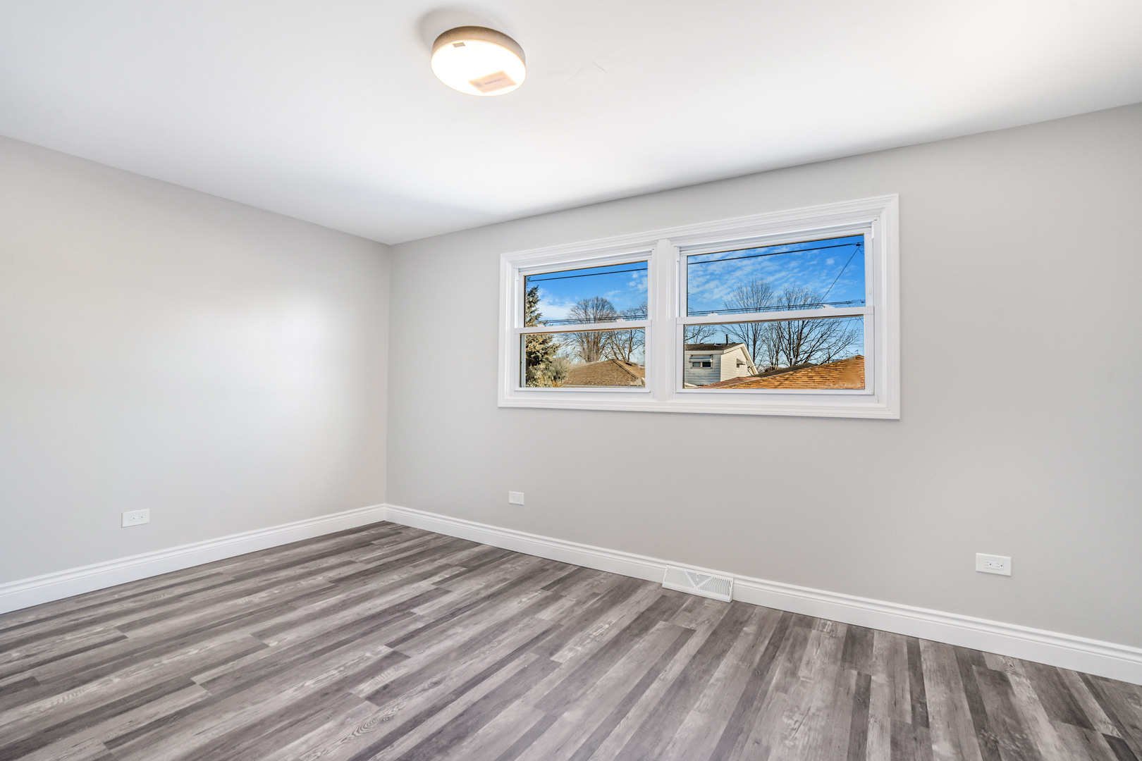 13049 South Brandon Avenue Chicago, IL 60633 - Photo 15 of 20 a view of empty room with wooden floor