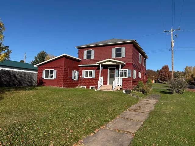 $199,900 | 401 West 6th Street, Washburn, WI 54891