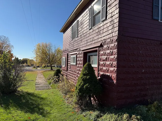 $199,900 | 401 West 6th Street, Washburn, WI 54891