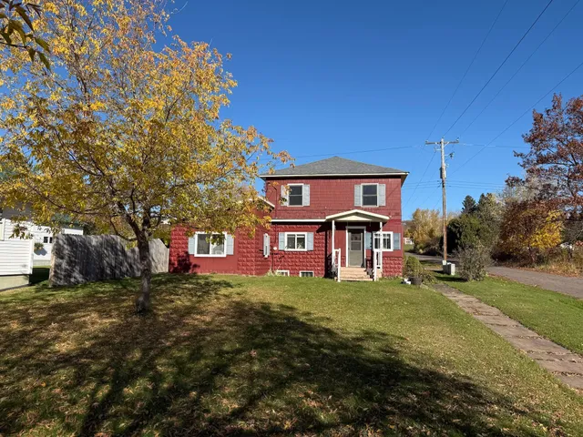 $199,900 | 401 West 6th Street, Washburn, WI 54891