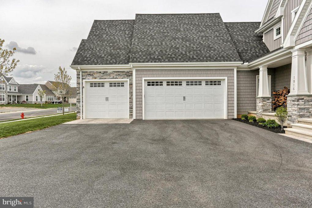 Attached Oversized 3 Car Garage