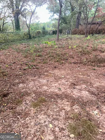 a view of a yard with a tree