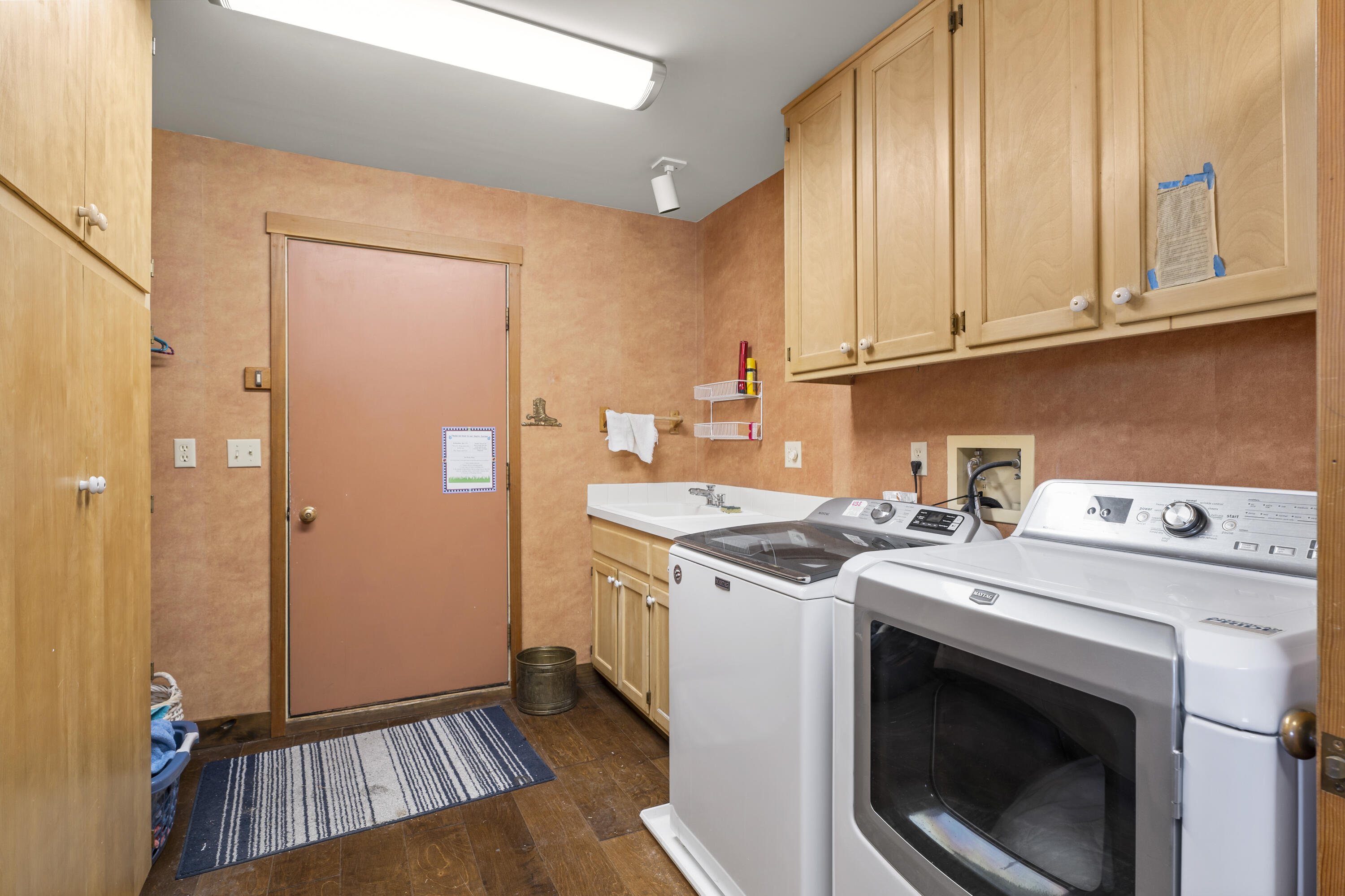 20875 Sholes Road Bend, OR 97702 - Photo 36 of 88 22-Laundry Room