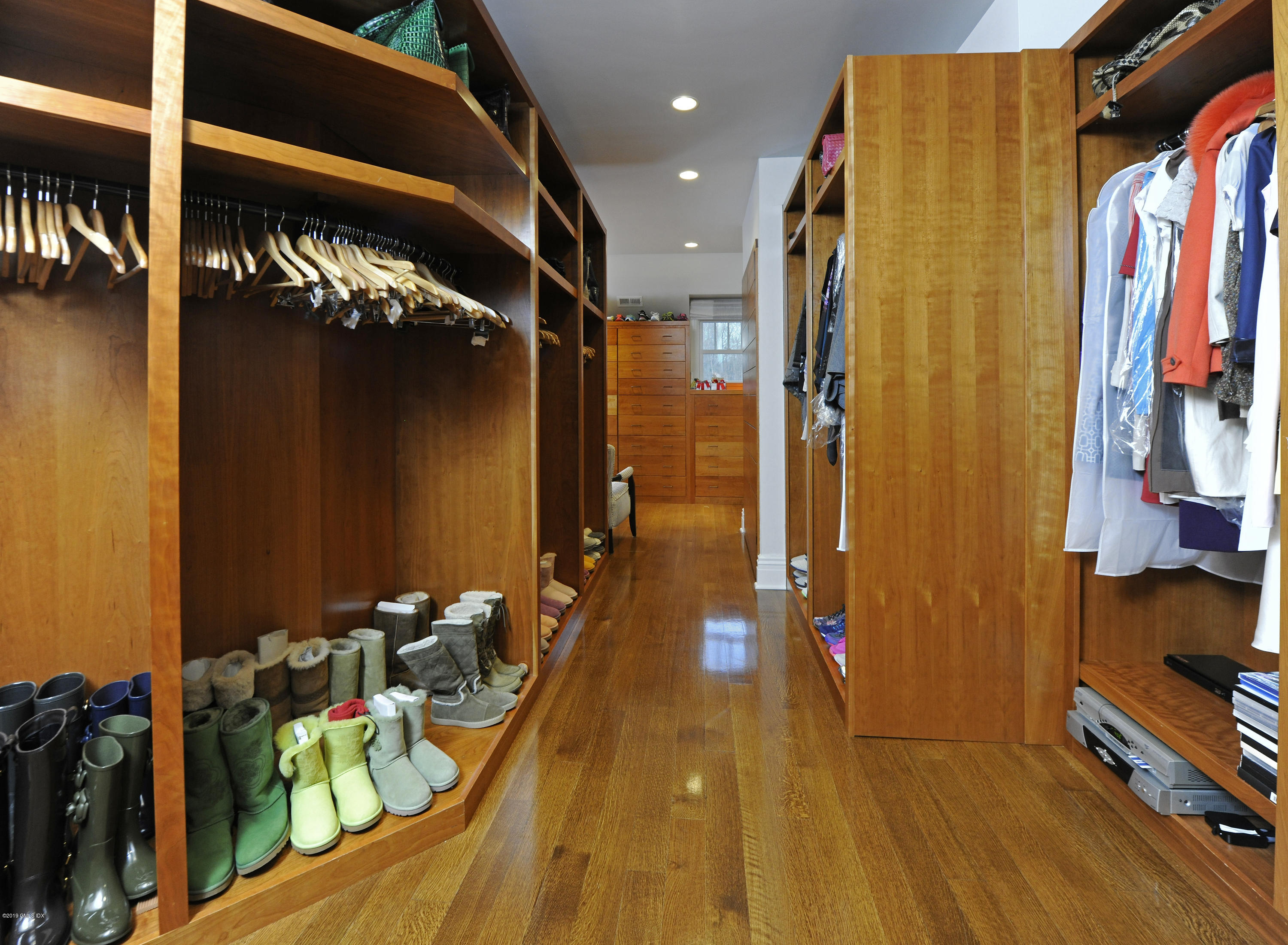 31 North Porchuck Road Greenwich, CT 06831 - Photo 11 of 20 Master Walk-in Closet