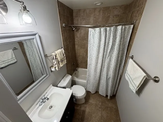 $375,000 | 2941 Westridge Drive, Woodridge, IL 60517