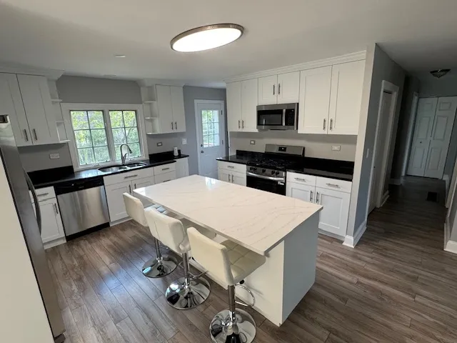 $375,000 | 2941 Westridge Drive, Woodridge, IL 60517