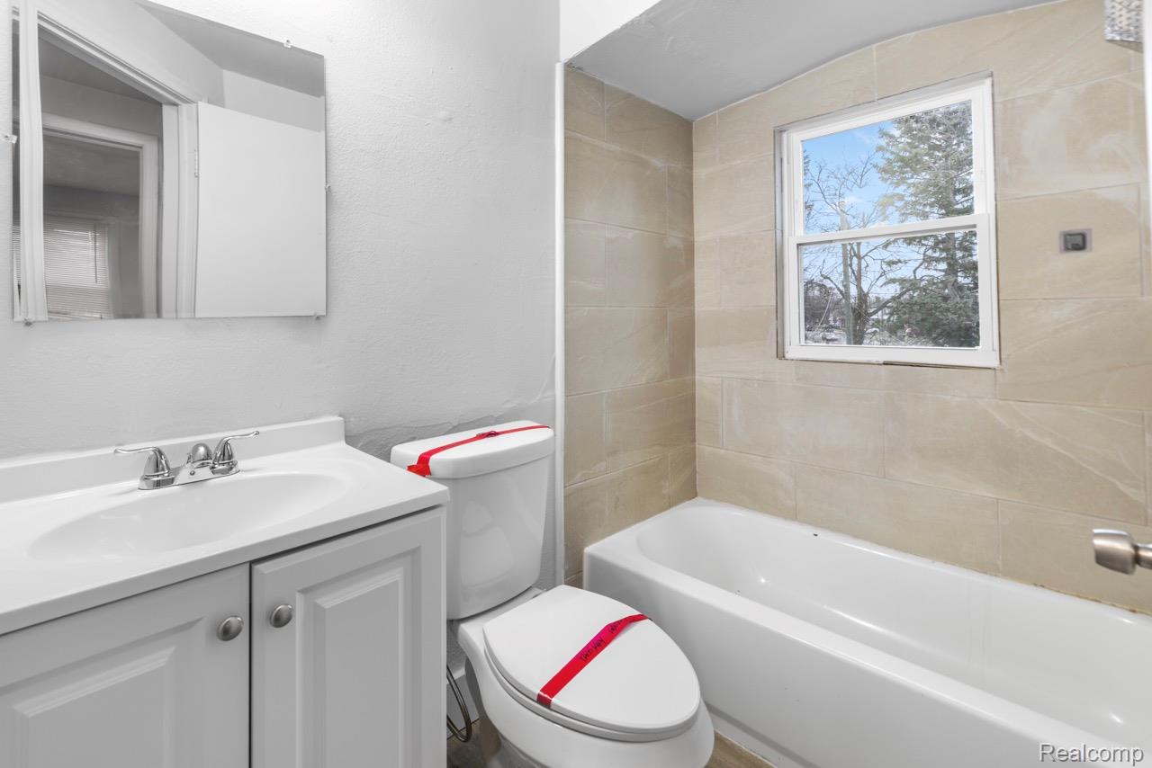 12651-12655 Kelly Road Detroit, MI 48224 - Photo 7 of 21 Bathroom featuring vanity and shower / bath combination