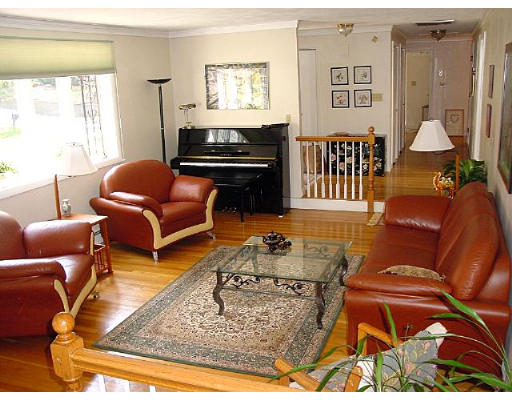 8 Lawrence Lane Lexington, MA 02421 - Photo 3 of 9 Gallery Image 3