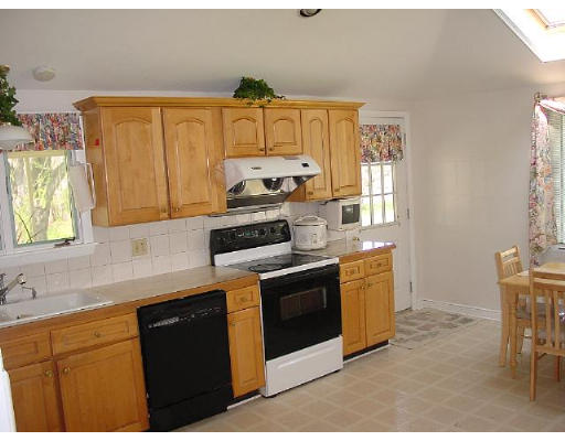 8 Lawrence Lane Lexington, MA 02421 - Photo 6 of 9 Gallery Image 6