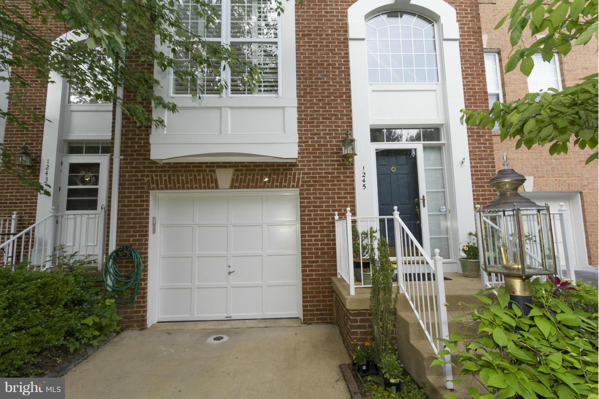 1245 Wild Hawthorn Way Reston, VA 20194 - Photo 3 of 22 Exterior (Front)