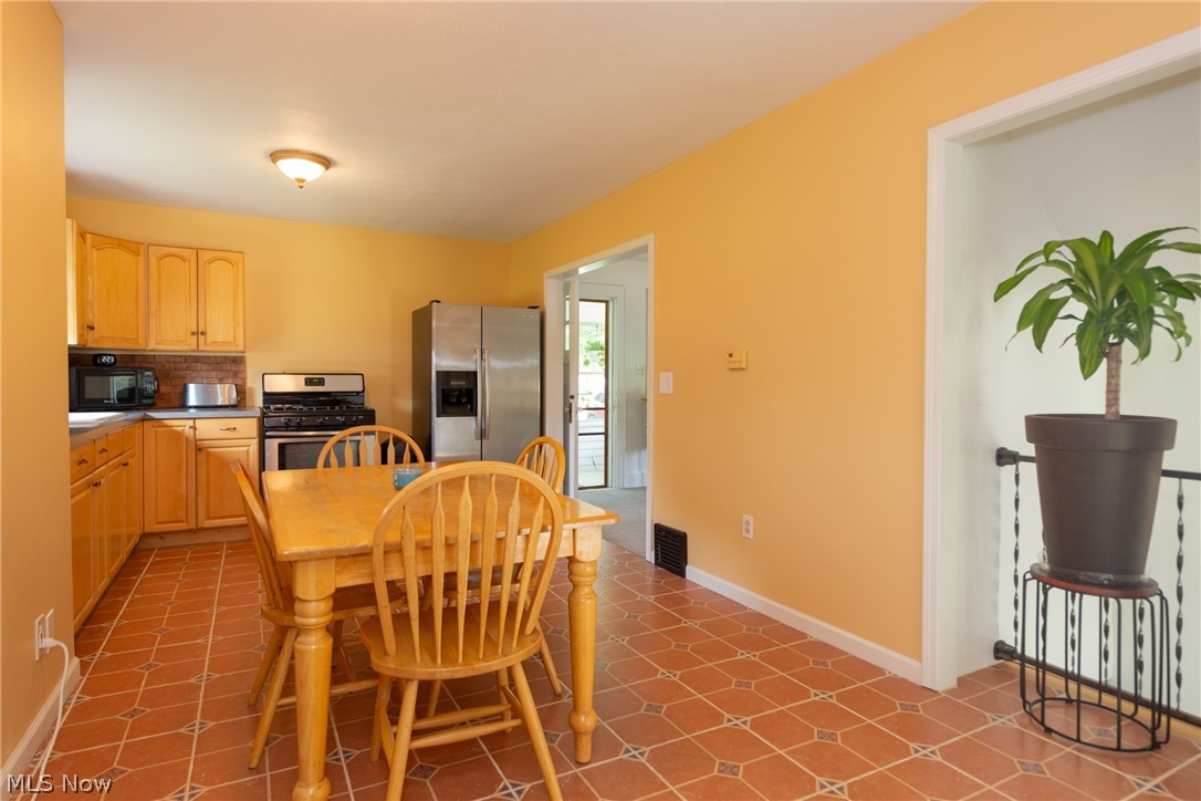 1518 Krumroy Road Akron, OH 44306 - Photo 10 of 35 Gallery Image 10